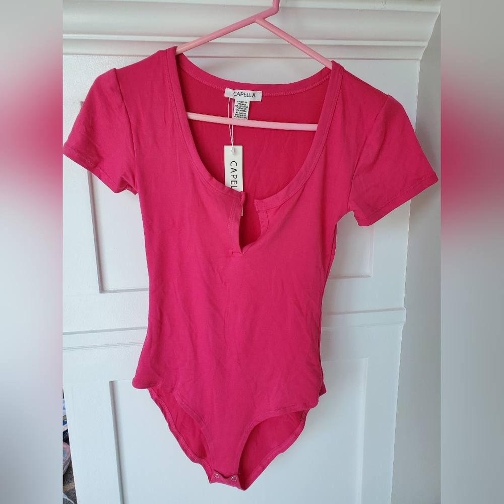 Women's Fuchsia Short Sleeve V Neck Bodysuit Small Bar T Boutique
